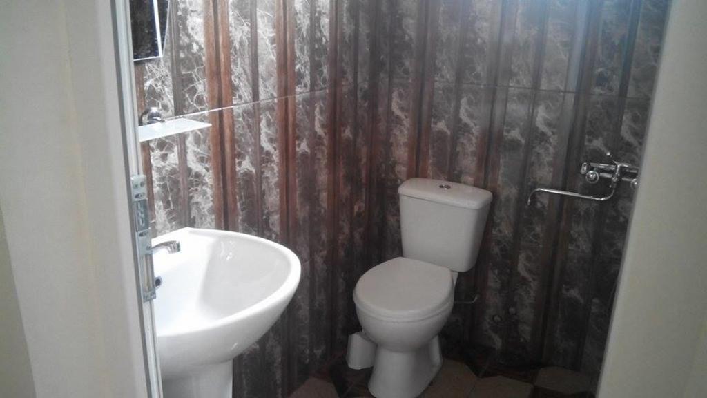 Guest House Batumi Bagian luar foto